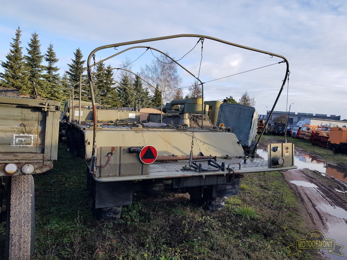 Ciągnik siodłowy ZIŁ-137T + Naczepa  transportowa 9T238 10x10