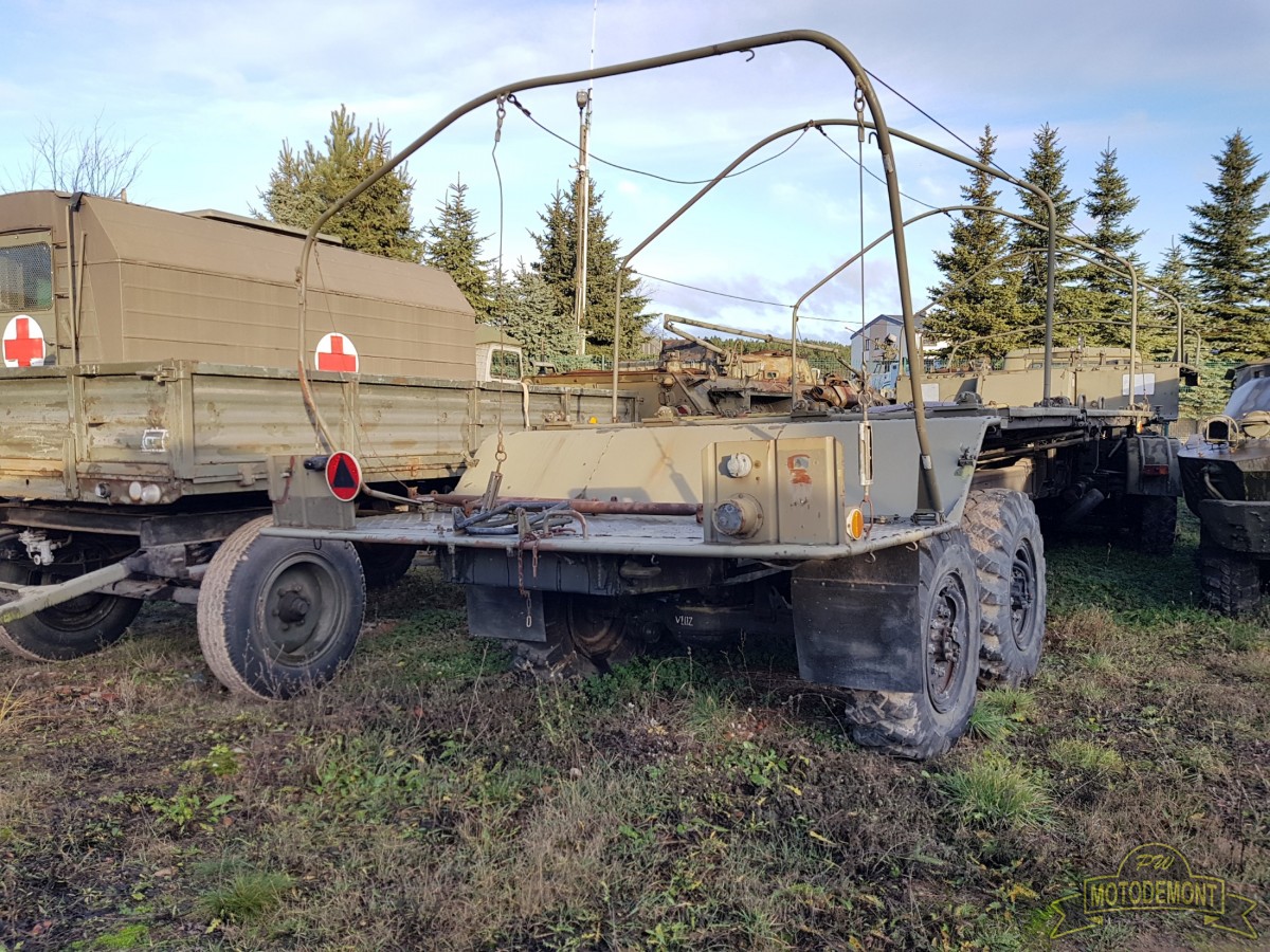 Ciągnik siodłowy ZIŁ-137T + Naczepa  transportowa 9T238 10x10