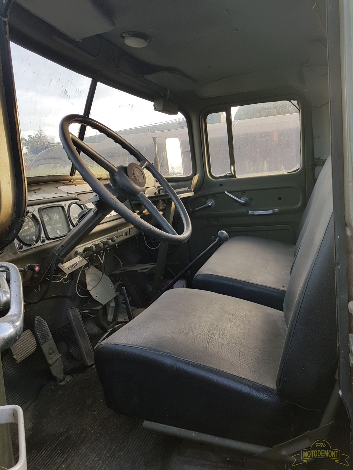 Ciągnik siodłowy ZIŁ-137T + Naczepa  transportowa 9T238 10x10