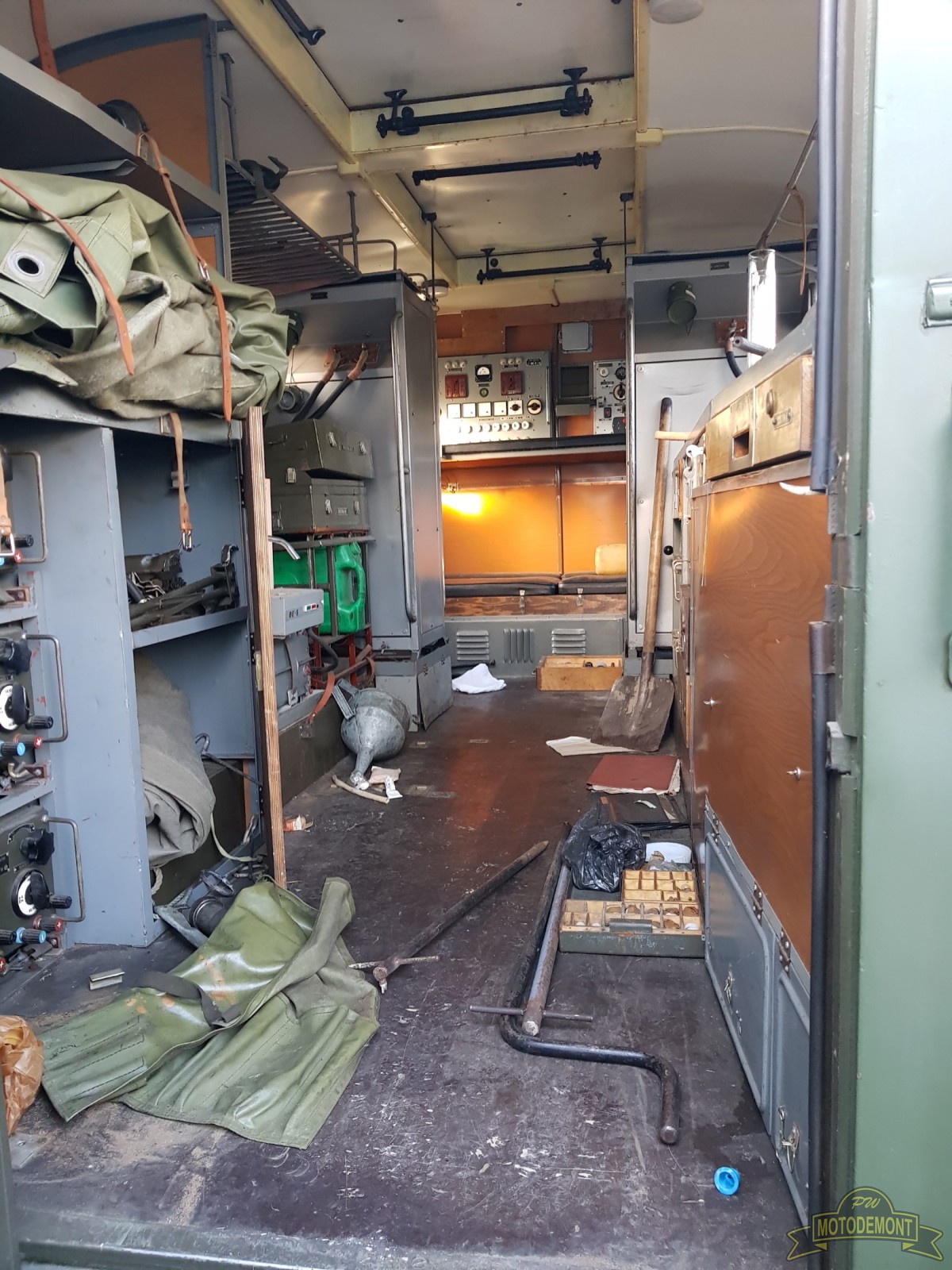 Ładownia akumulatorów PSŁ-16 na samochodzie STAR 660M2