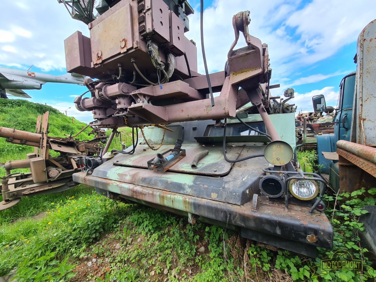 Pojazd gąsienicowy SPG-1 stacja radiolokacyjna RT-21