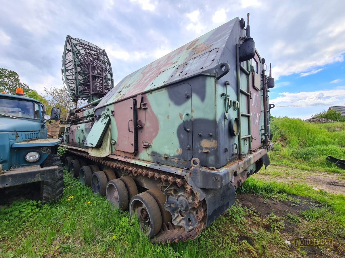Pojazd gąsienicowy SPG-1 stacja radiolokacyjna RT-21