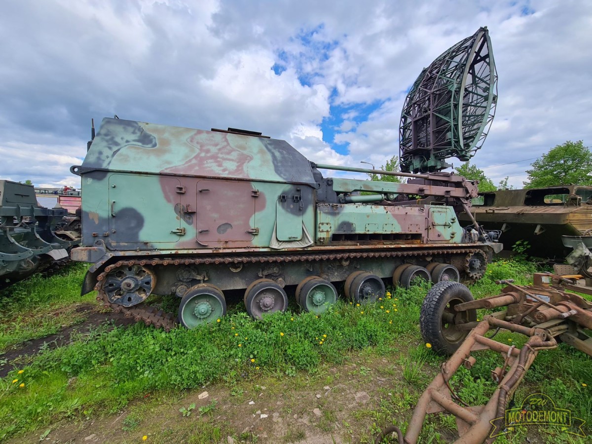 Pojazd gąsienicowy SPG-1 stacja radiolokacyjna RT-21
