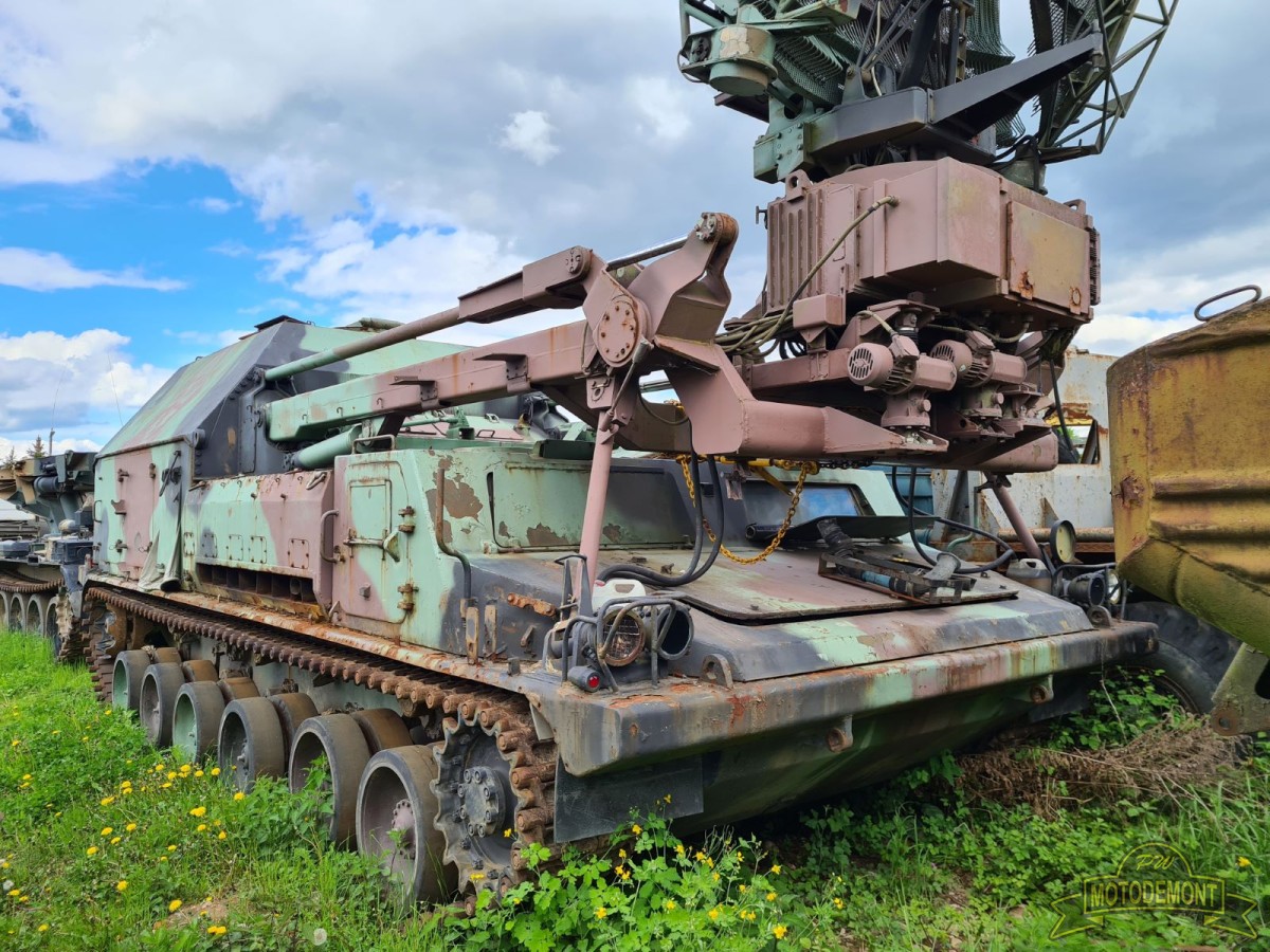 Pojazd gąsienicowy SPG-1 stacja radiolokacyjna RT-21